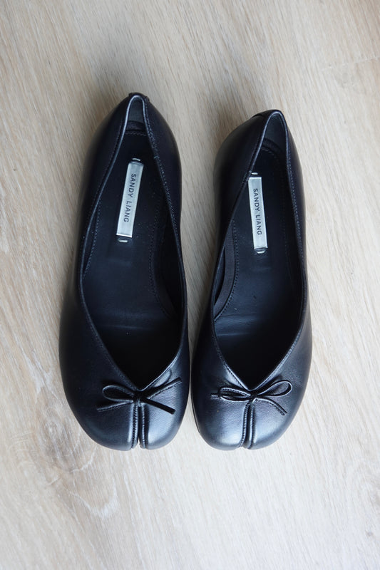 Sandy Liang - Black Tabi Flats