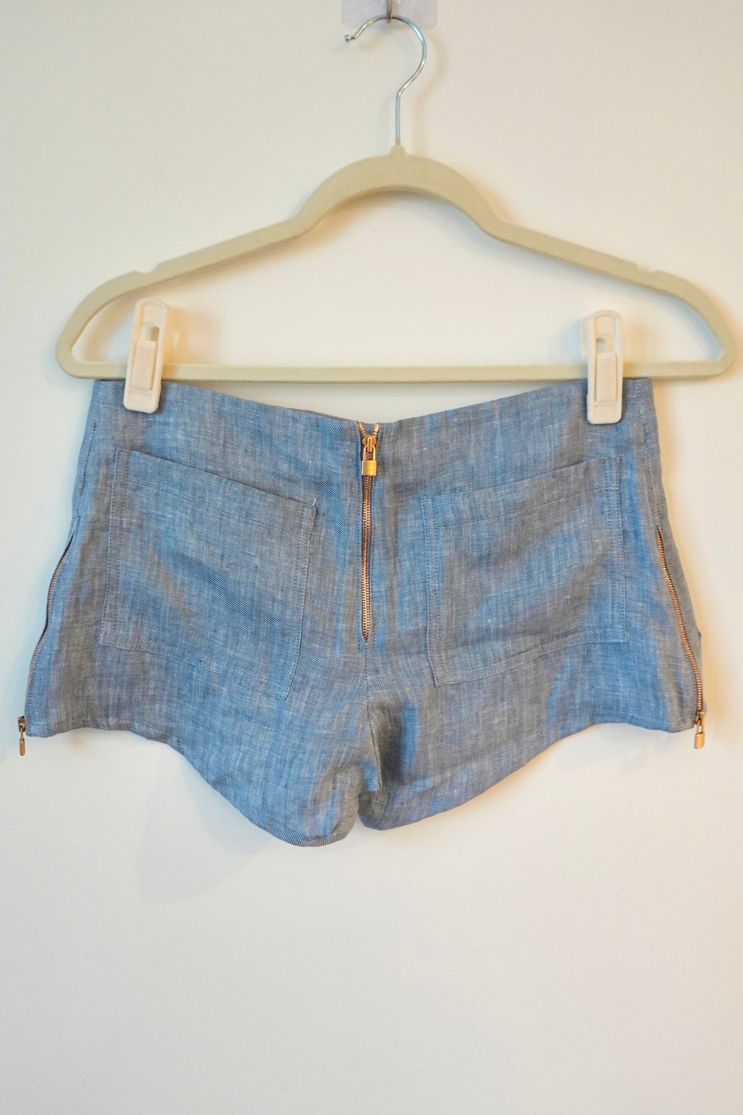 100% Capri - Light Blue Linen Shorts