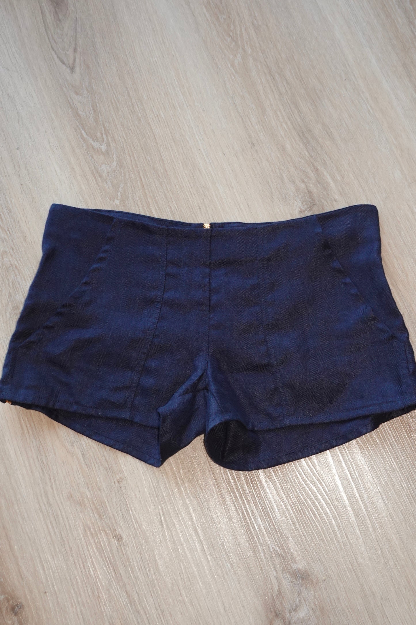 100% Capri - Navy Linen Shorts
