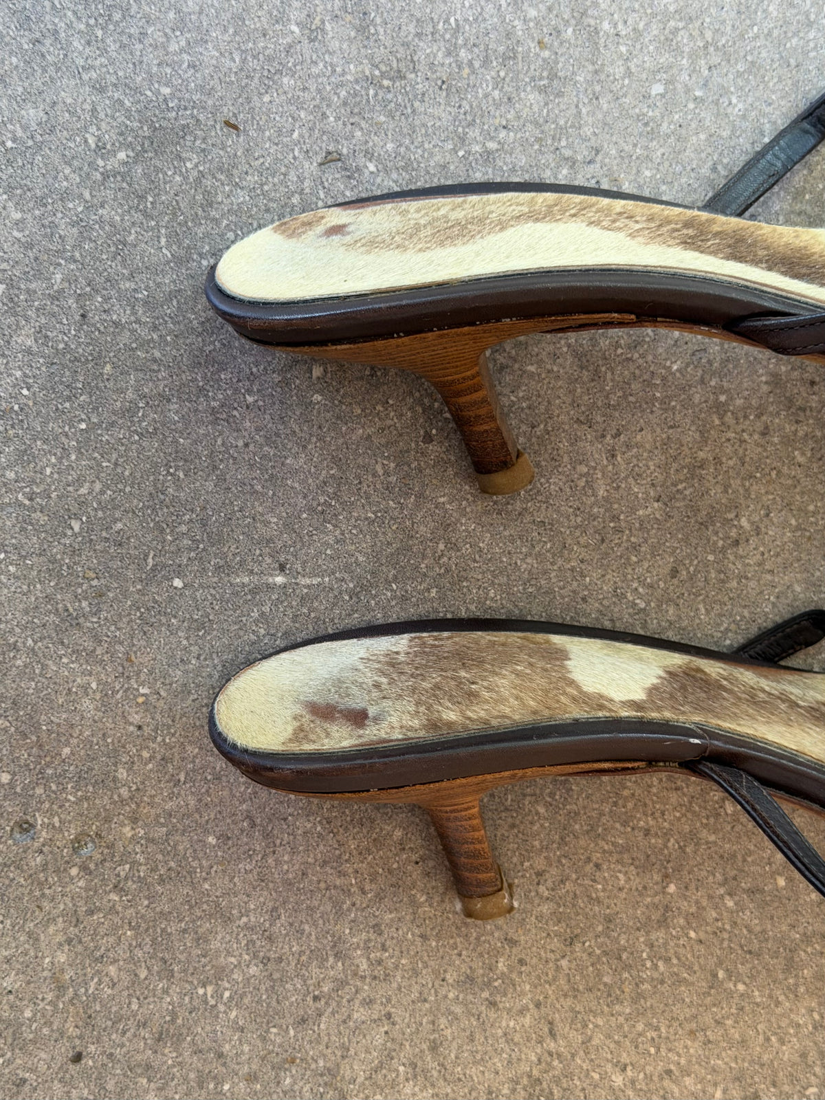 Vicini - Cowhide Crystal Thong Sandals