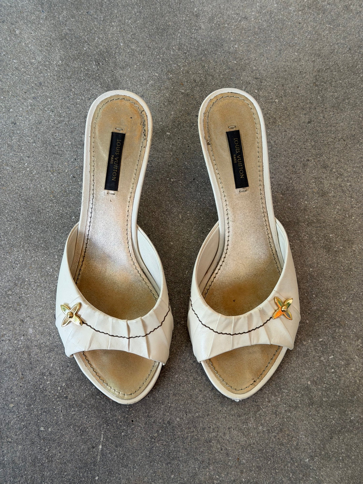 Louis Vuitton - Cream Leather Mule