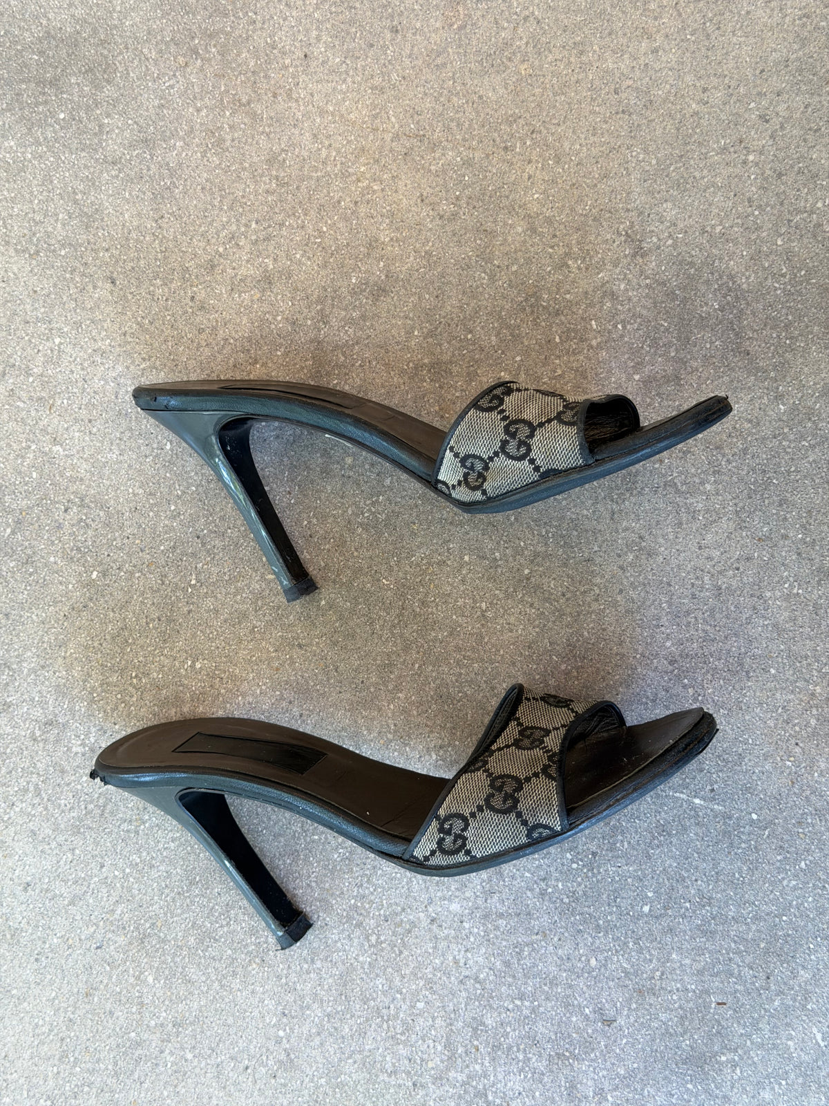 Gucci - Black Canvas Heels