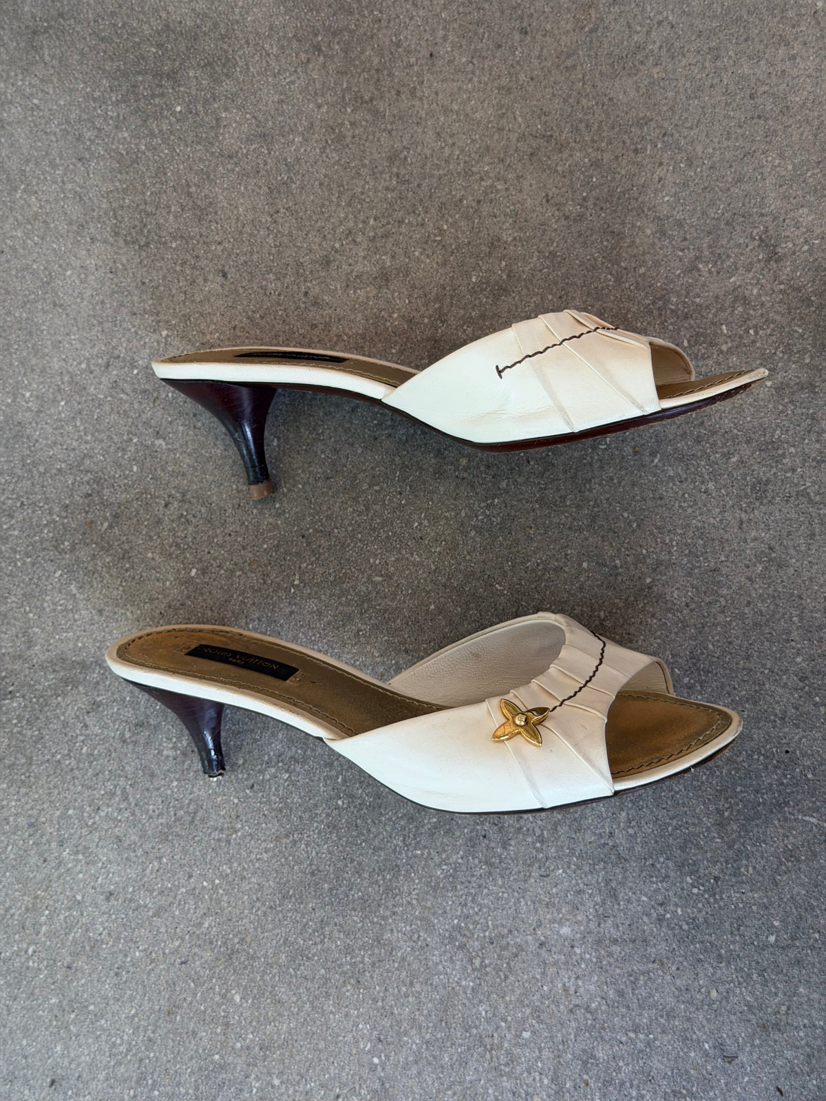 Louis Vuitton - Cream Leather Mule