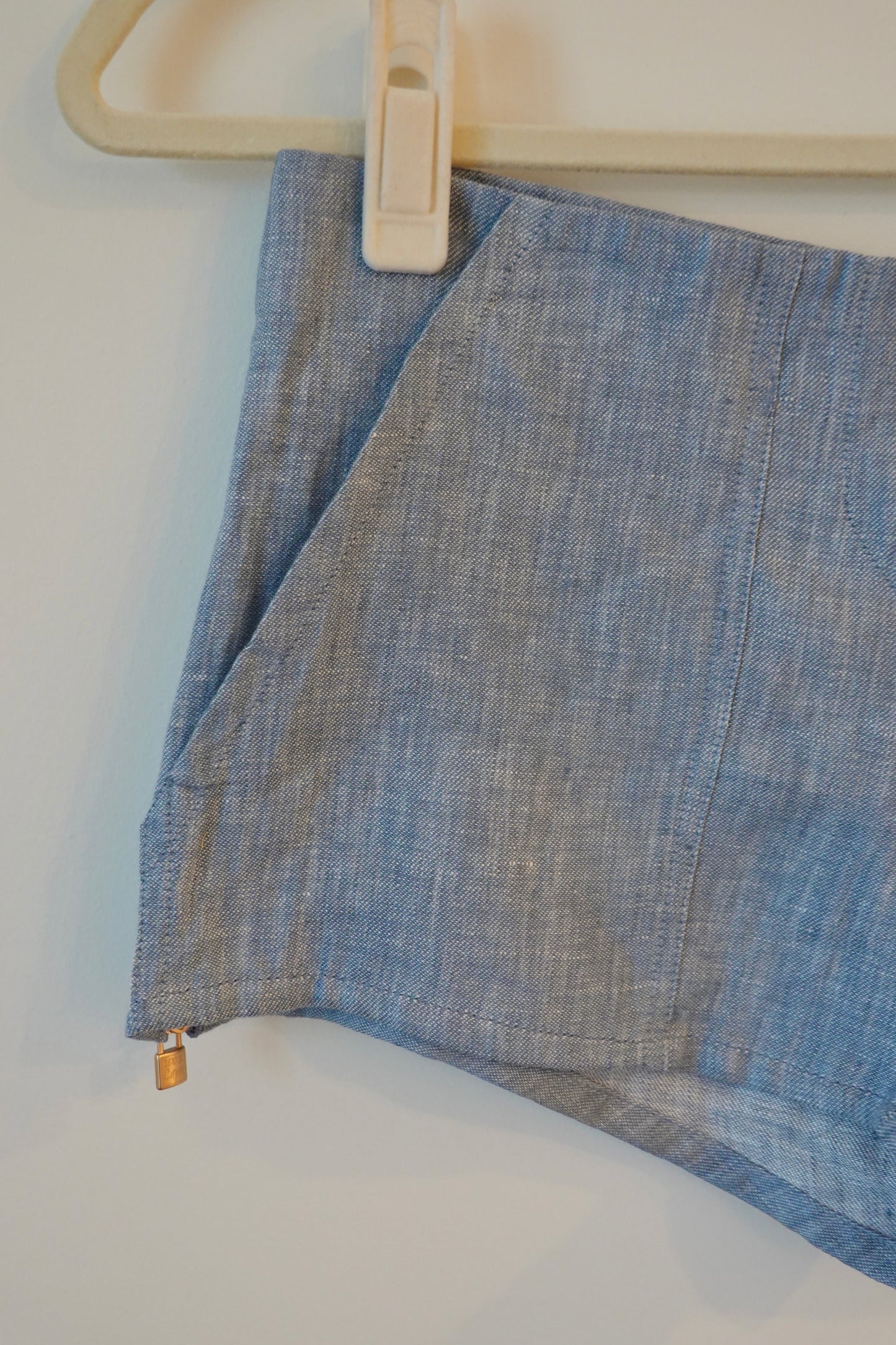 100% Capri - Light Blue Linen Shorts