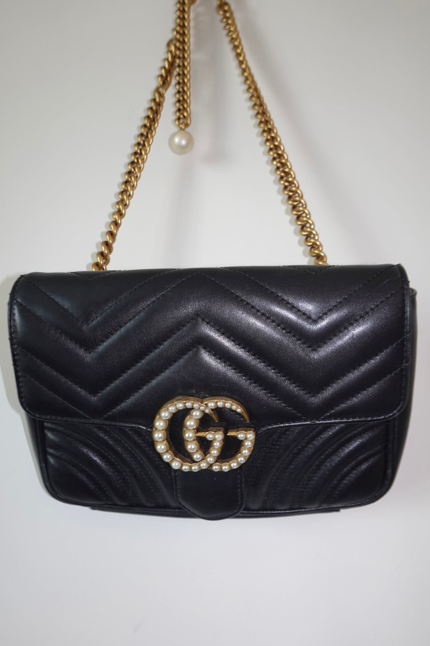 Gucci - Calfskin Matelasse Pearly GG Marmont Chain Belt Bag Black