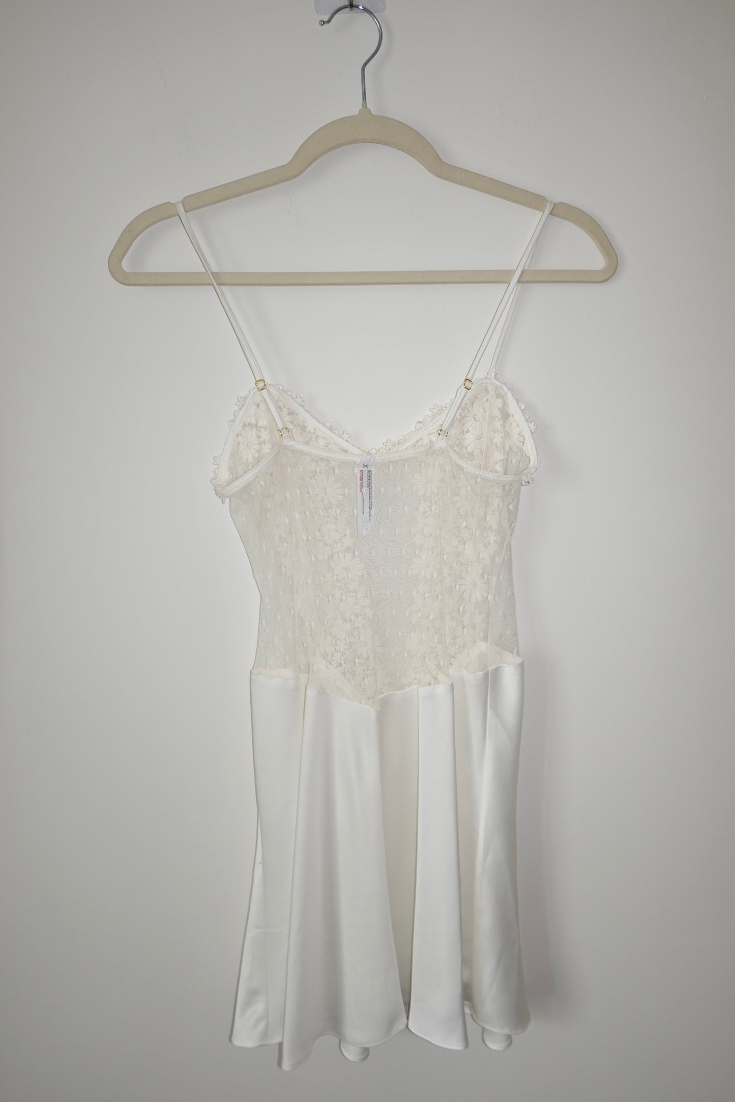 Flora Nikrooz - White Lace Slip & Robe